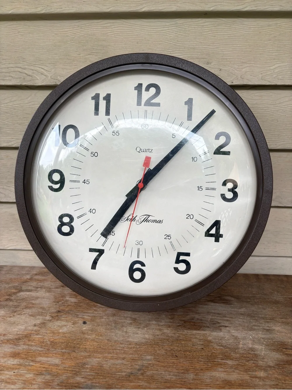 Seth Thomas model 0710 quartz wall clock with a brown plastic case